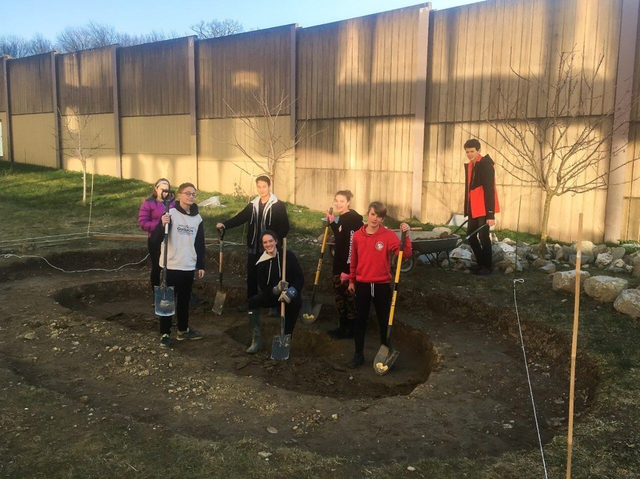 digging-community-garden-isl-2