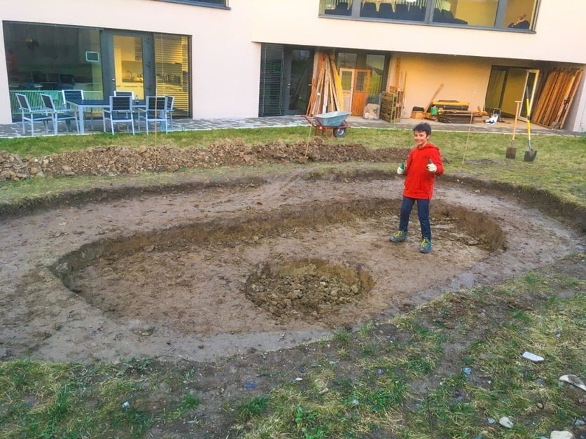 digging-community-garden-isl